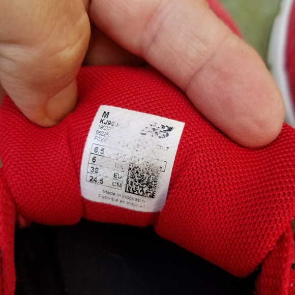 New Balance 990 Sneakers in Boys/ Youth size 6.5 fits women’s size 7.5-8 - Picture 8 of 9